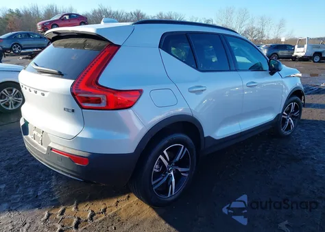 2023 Volvo Xc40 B5 Plus Dark Theme из США, поврежденный, VIN YV4L12UW8P2081071